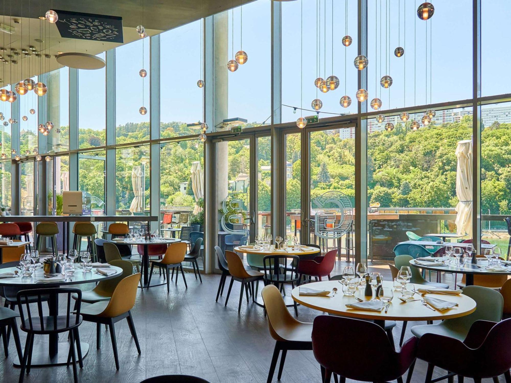 Novotel Centre-confluence Bord De Saone Hotel