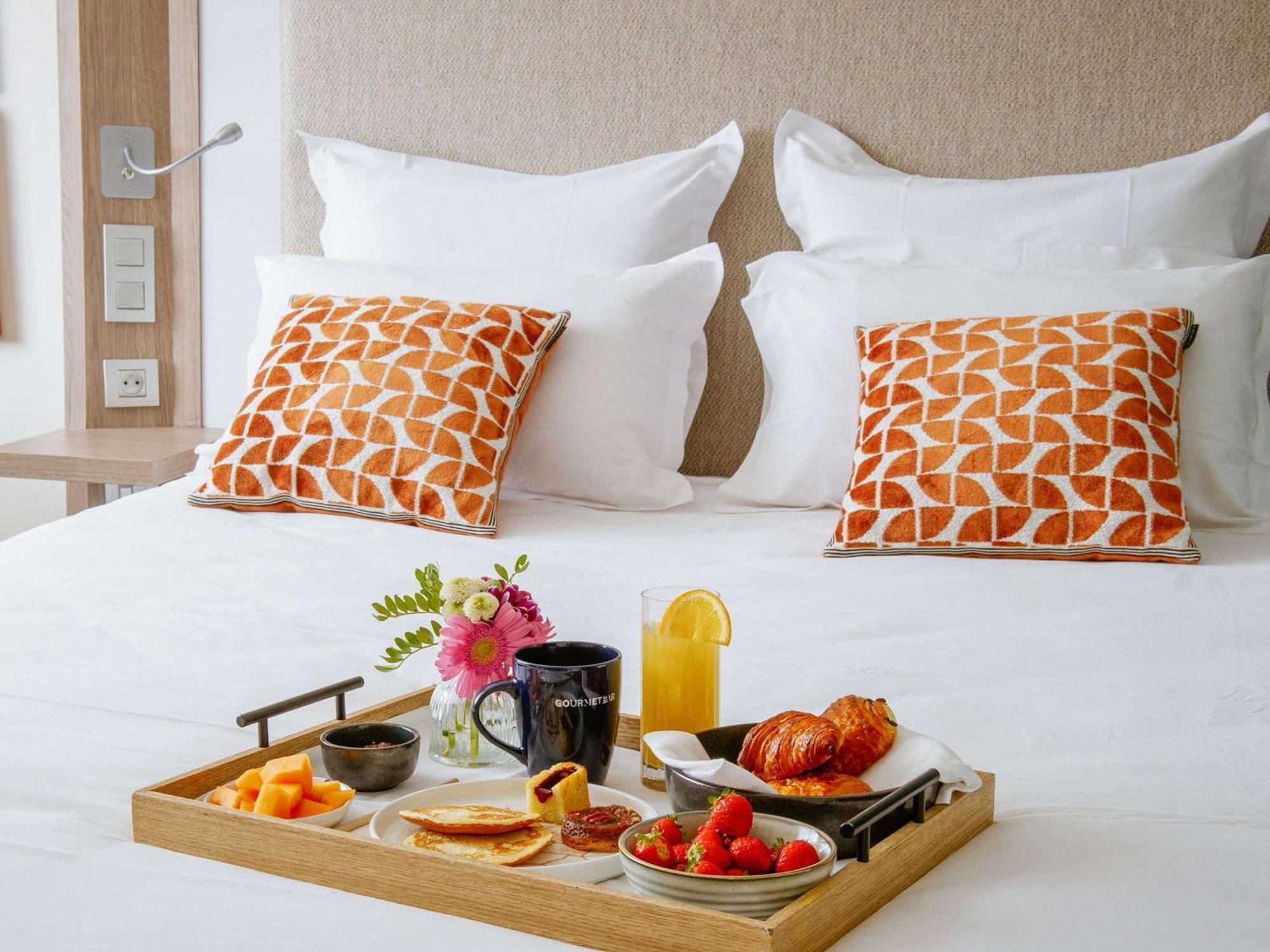 Hotel Novotel Centre-confluence Bord De Saone