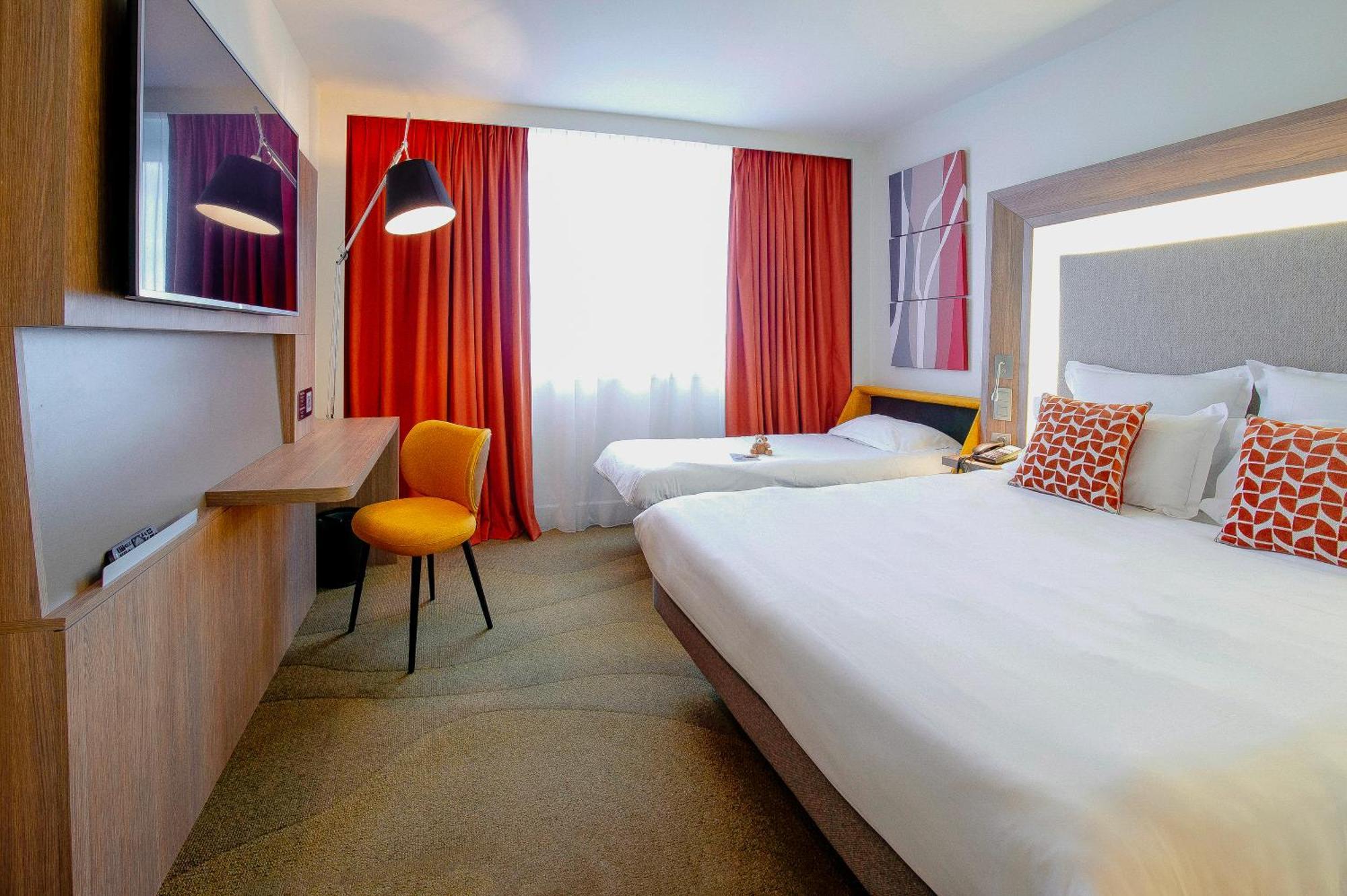 Hotel Novotel Centre-confluence Bord De Saone 4*