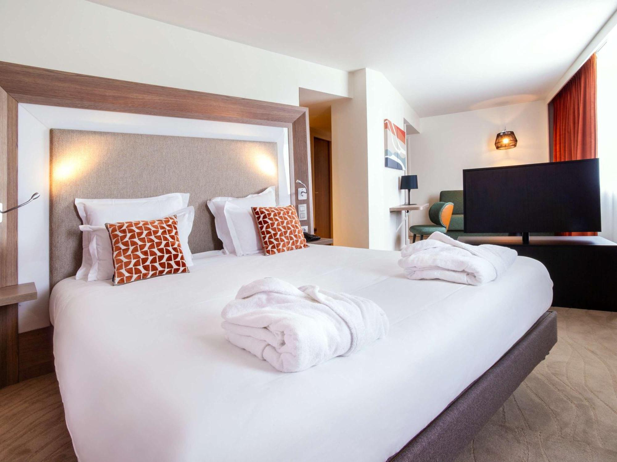 Novotel Centre-confluence Bord De Saone 4*