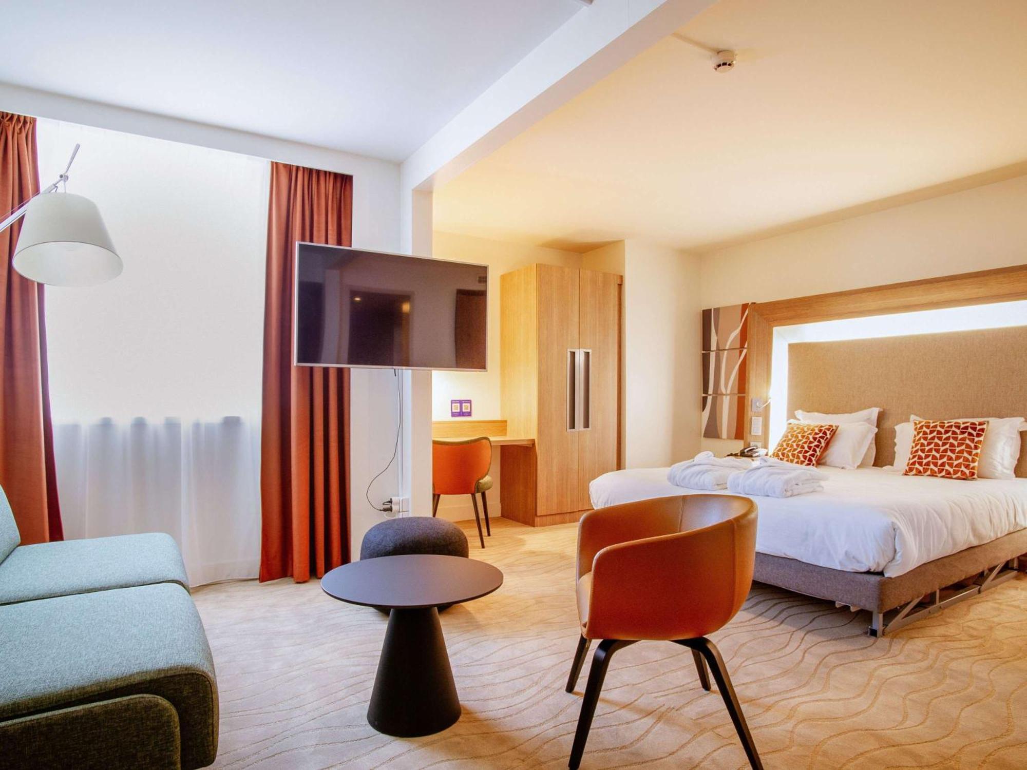 Novotel Centre-confluence Bord De Saone Hotel