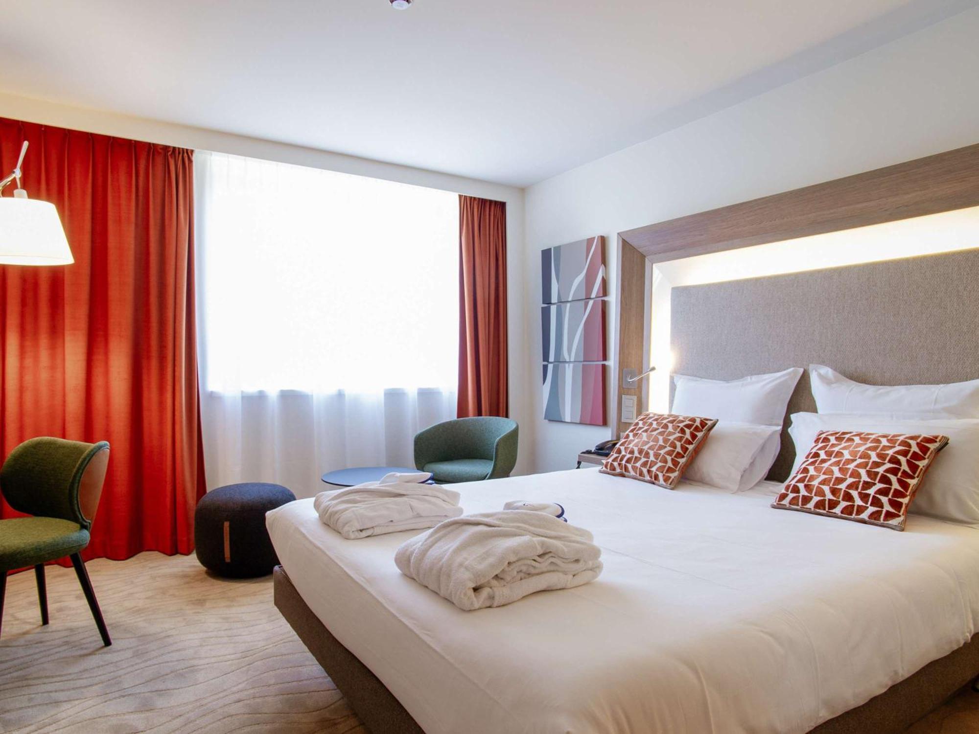 Hotel Novotel Centre-confluence Bord De Saone 4*